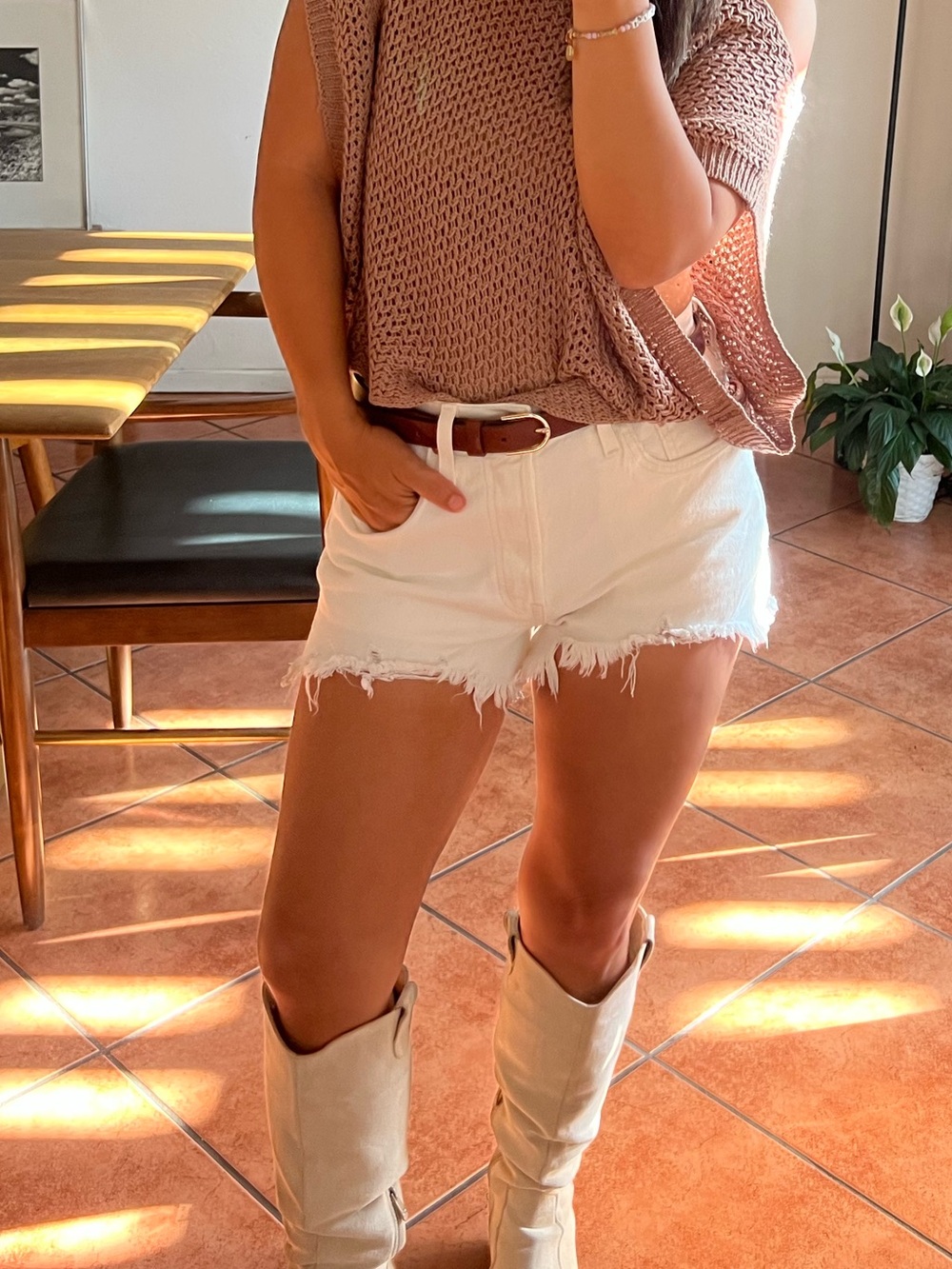 Levi’s Women’s White Frayed Hem Denim Shorts - 28